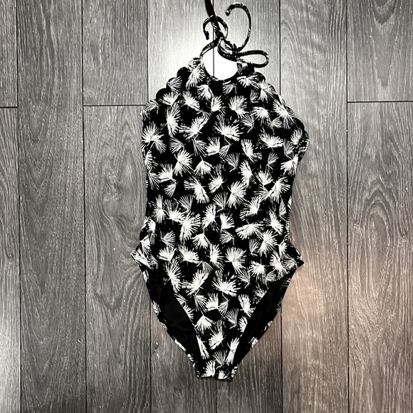 La Blanca Petal Pusher One-Piece Women's - Picture 4 of 13